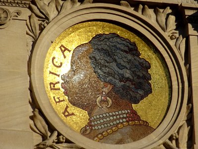 Mosaïque Africa, sur la façade de l'ancien Comptoir nati… 