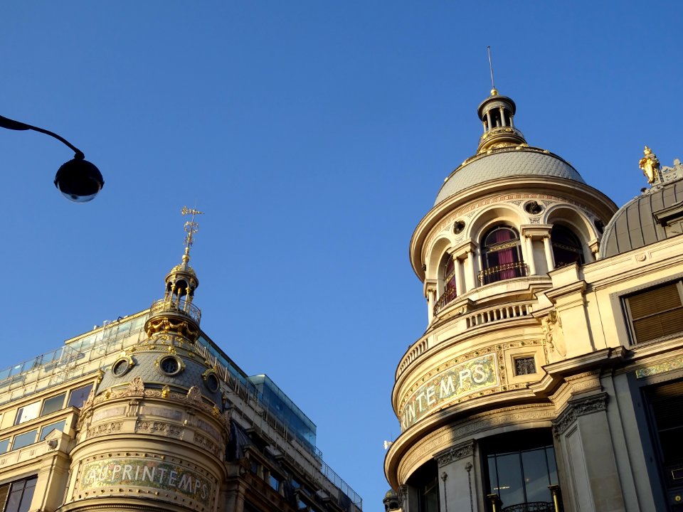 Coupole au somme de l'immeuble Au Printemps, 56 boulevar… 