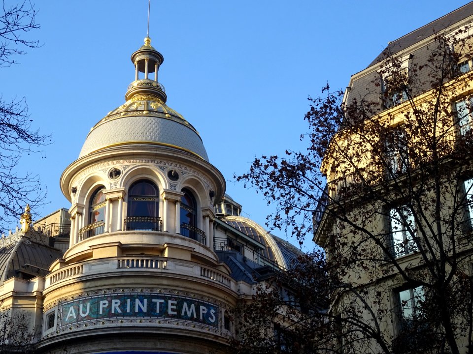 Coupole au somme de l'immeuble Au Printemps, 56 boulevar… 