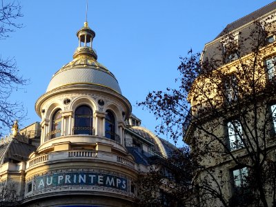 Coupole au somme de l'immeuble Au Printemps, 56 boulevar… 