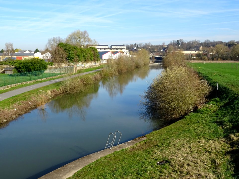 Canal de Meuse, à Torcy, faubourg de Sedan, Ardennes 