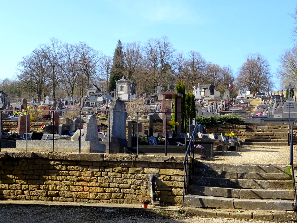 Cimetière autour de l'église Sainte-Agathe, Longuyon, Meur… 