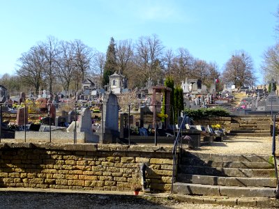 Cimetière autour de l'église Sainte-Agathe, Longuyon, Meur… 