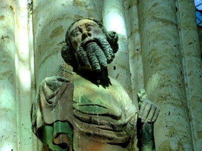 Statue en pierre peinte, basilique Notre-Dame d'Avioth, Av… 