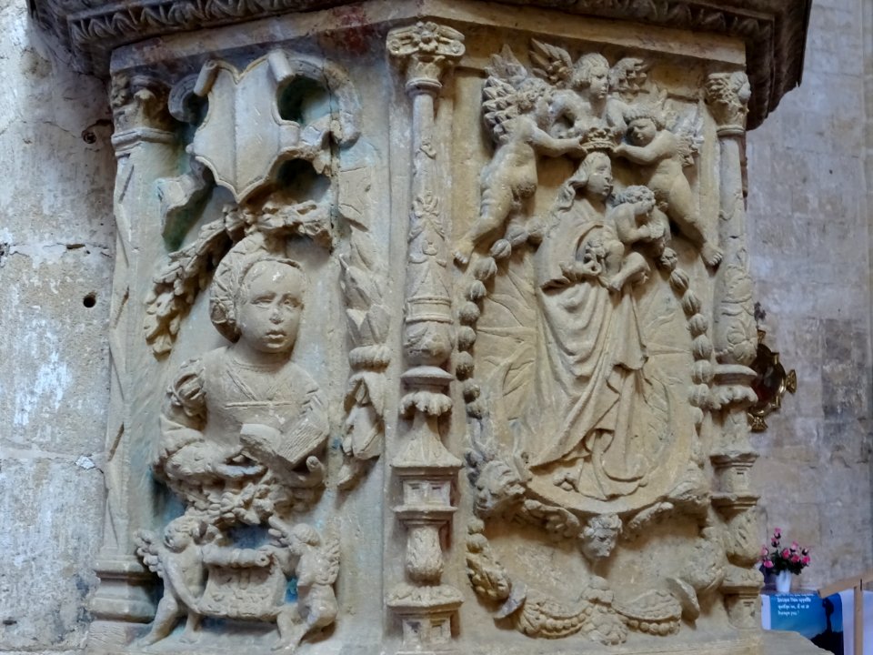 Sculpture en bas-relief, basilique Notre-Dame d'Avioth, Av… 