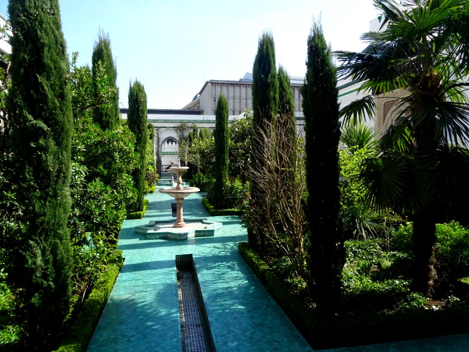 Jardins et fontaines, dans le patio de la Grande Mosquée, … 