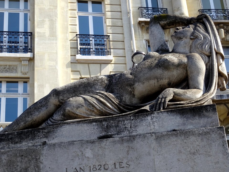 Statue La Fontaine Pelletier et Caventou ou Fontaine de… | Flickr