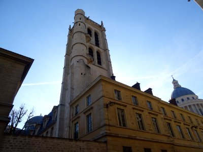 La Tour Clovis, vestige de l'ancienne abbaye Sainte-Genevi… 