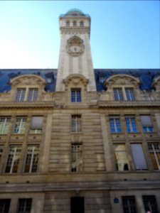 Tour à la coupole et à l'horloge, faisant partie de La Sor… 