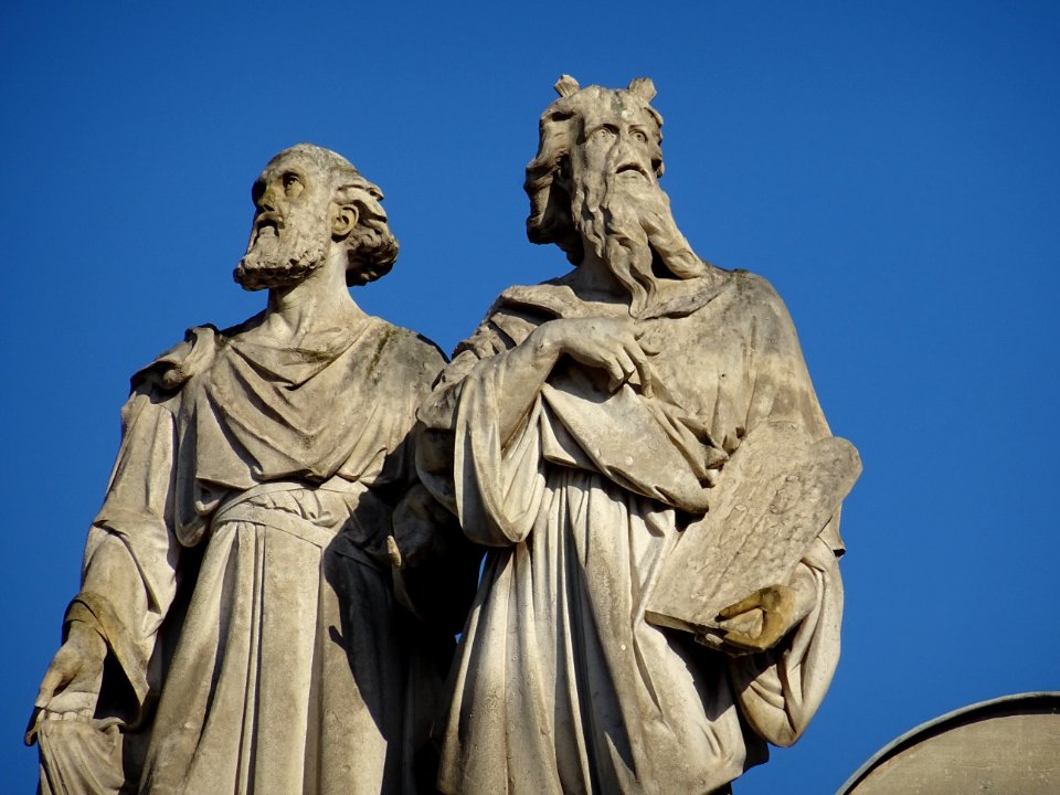 Statues au sommet de La Sorbonne, 1 rue Victor Cousin, 5e … 
