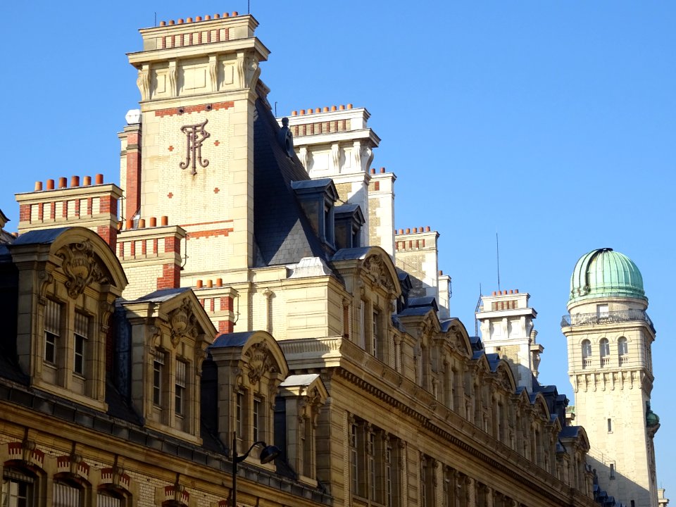 Tour à la coupole et à l'horloge, faisant partie de La Sor… 