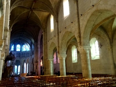 Nef, abbatiale Notre-Dame, Beaugency, Loiret 