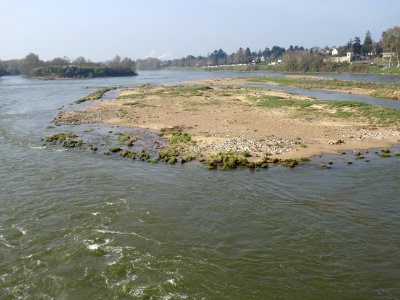 La Loire et ses bancs de sable et gravières, à Beaugency, … 