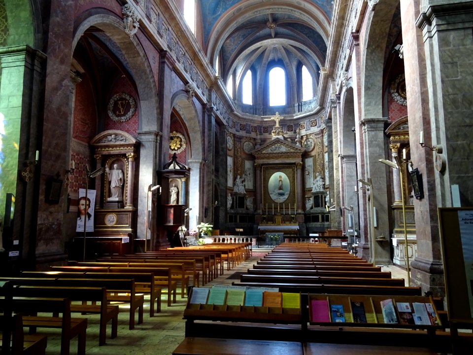 Nef de style baroque, église Saint-Vincent-de-Paul, Blois,… 