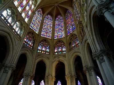 Vitraux de l'abside du choeur, cathédrale Saint-Gatien, To… 