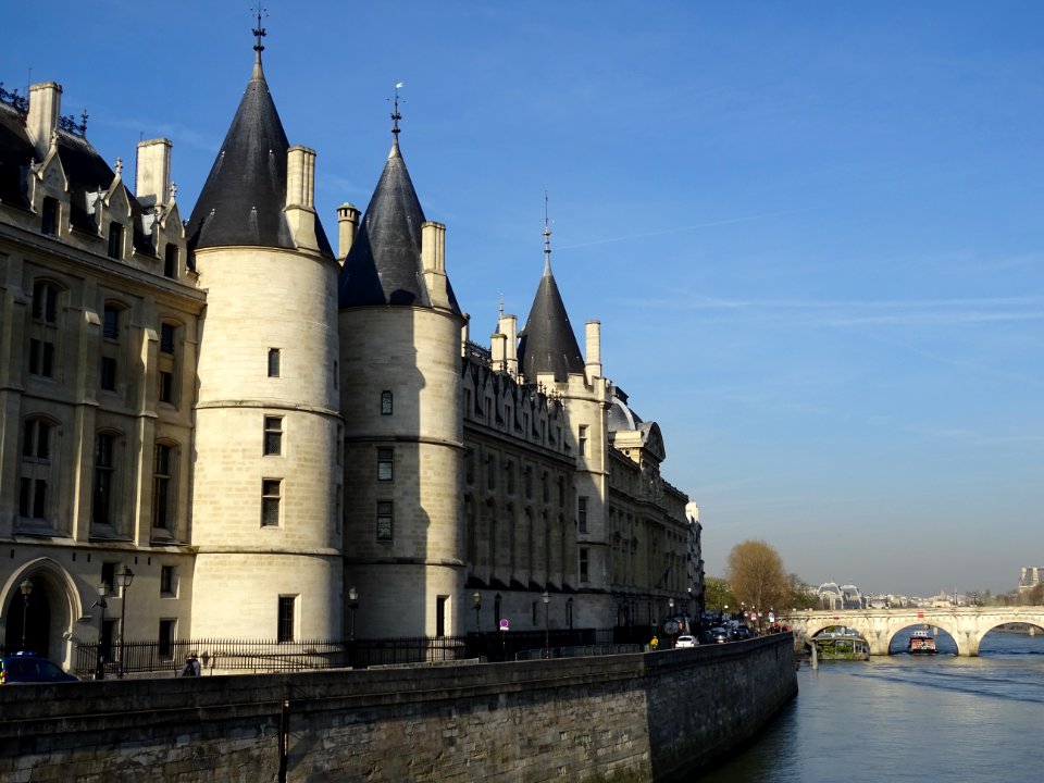 Palais de la Cité ou Conciergerie, la tour César et la tou… 