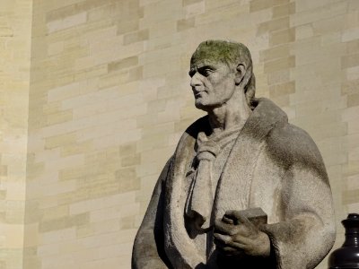 Statue de Jean Jacques Rousseau, devant le Panthéon, monum… 