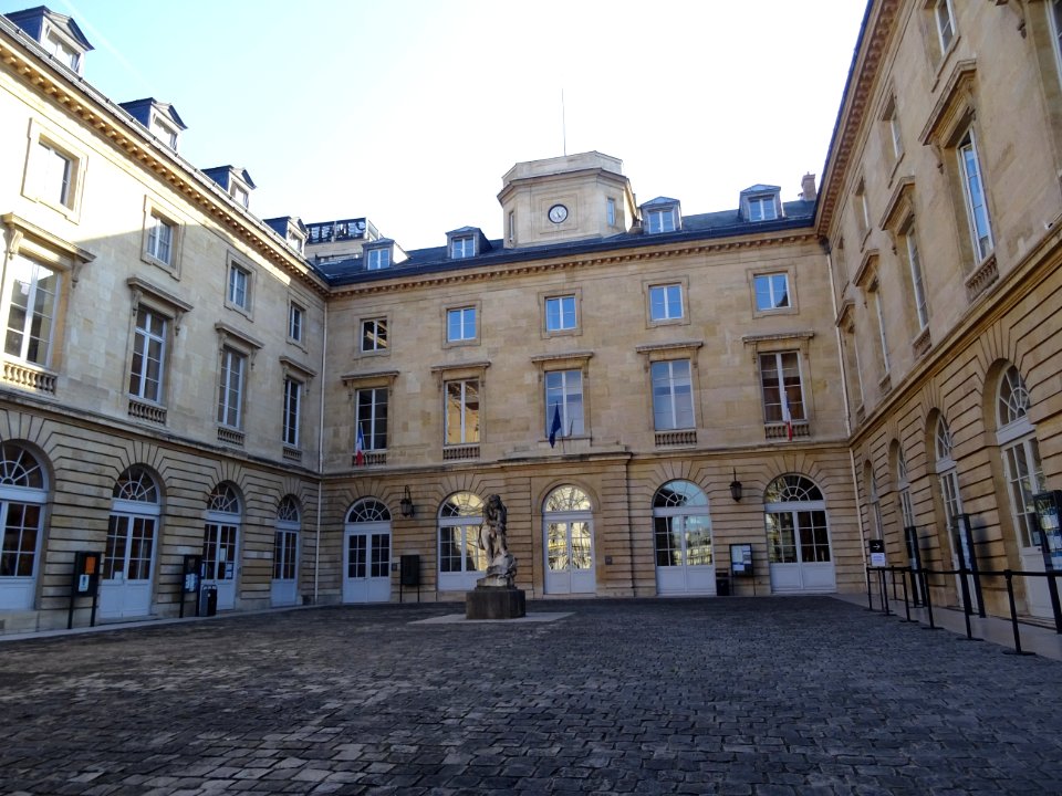 Cour du collège de France, anciennement nommé Collège roya… 