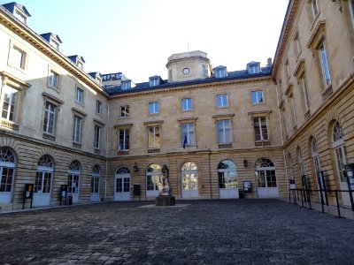 Cour du collège de France, anciennement nommé Collège roya… 