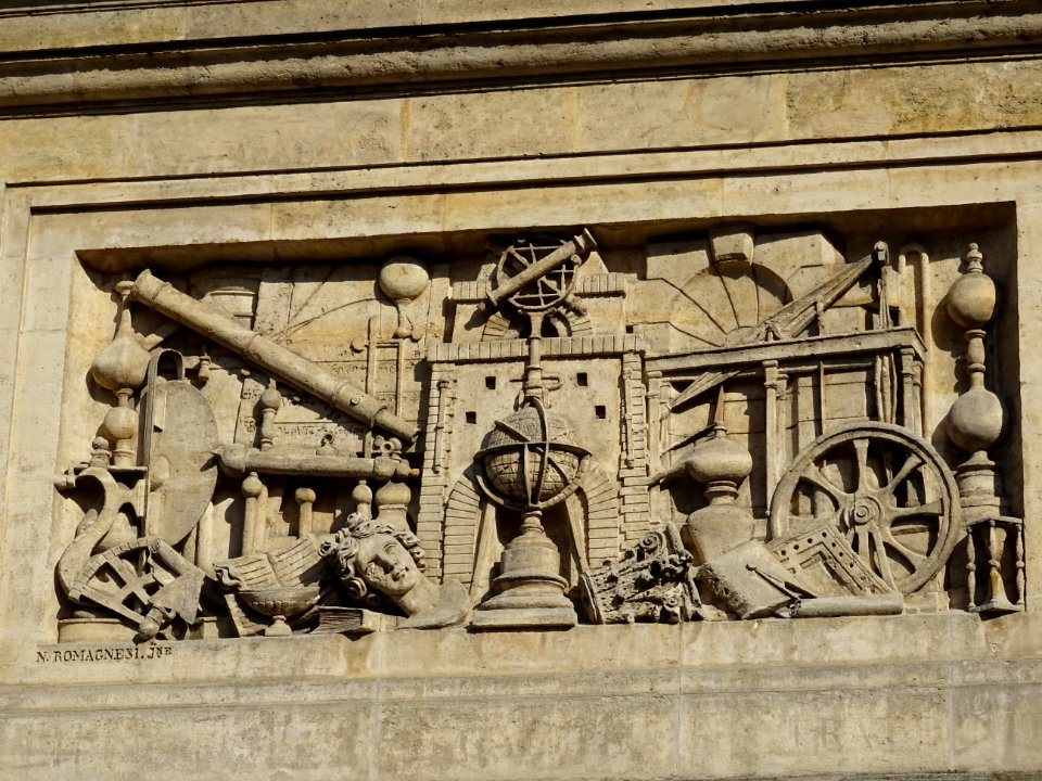 Bas-relief, sur la façade de l'ancienne Ecole polytechniqu… 