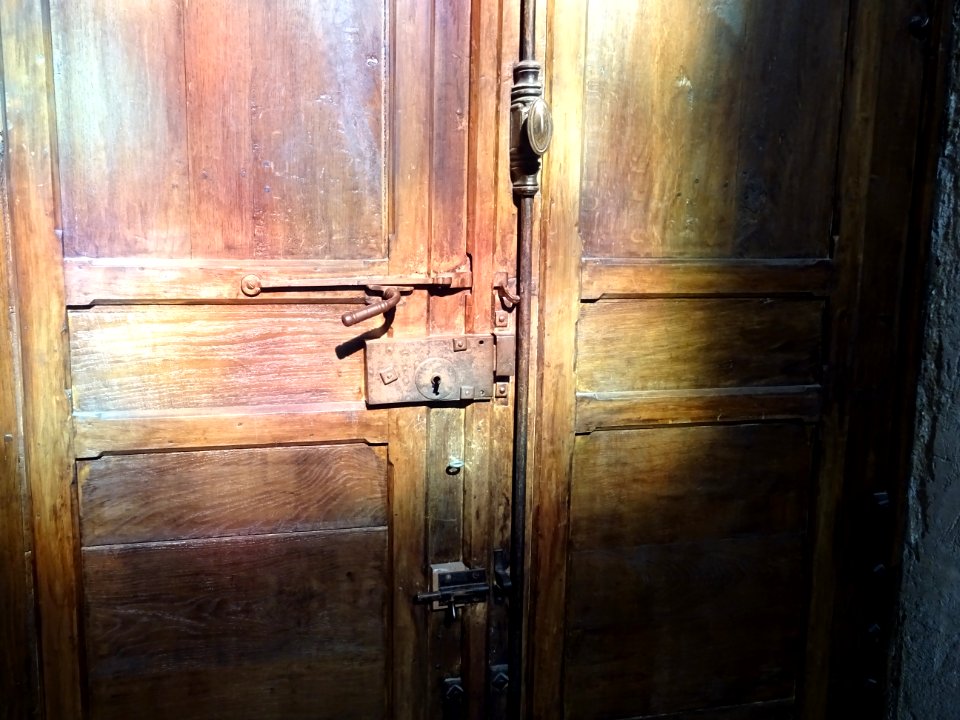 Détail de la porte, abbatiale Notre-Dame, Beaugency, Loire… 