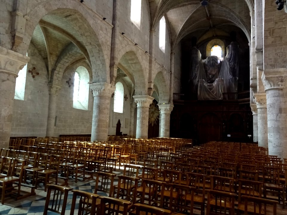 Nef, abbatiale Notre-Dame, Beaugency, Loiret 