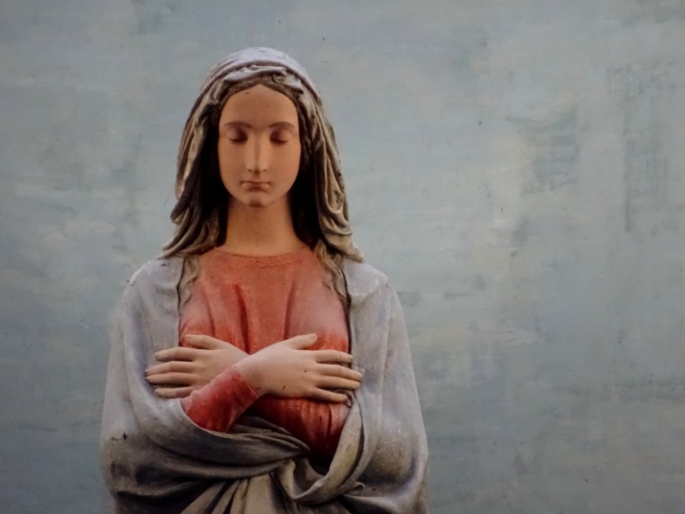 Statue de la Vierge Marie dans le choeur, église Saint-Vin… 