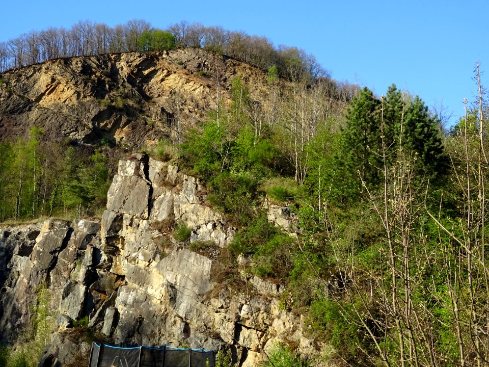 L'ancienne carrière des Rochettes, depuis Haybes, Ardennes… 