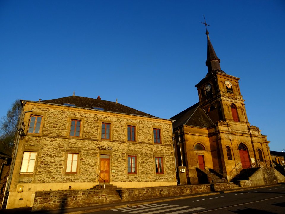 Mairie et église Saint-Lambert, Sécheval, Ardennes 