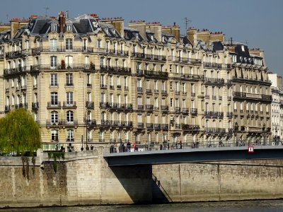 Immeuble en bord de la Seine, Paris 