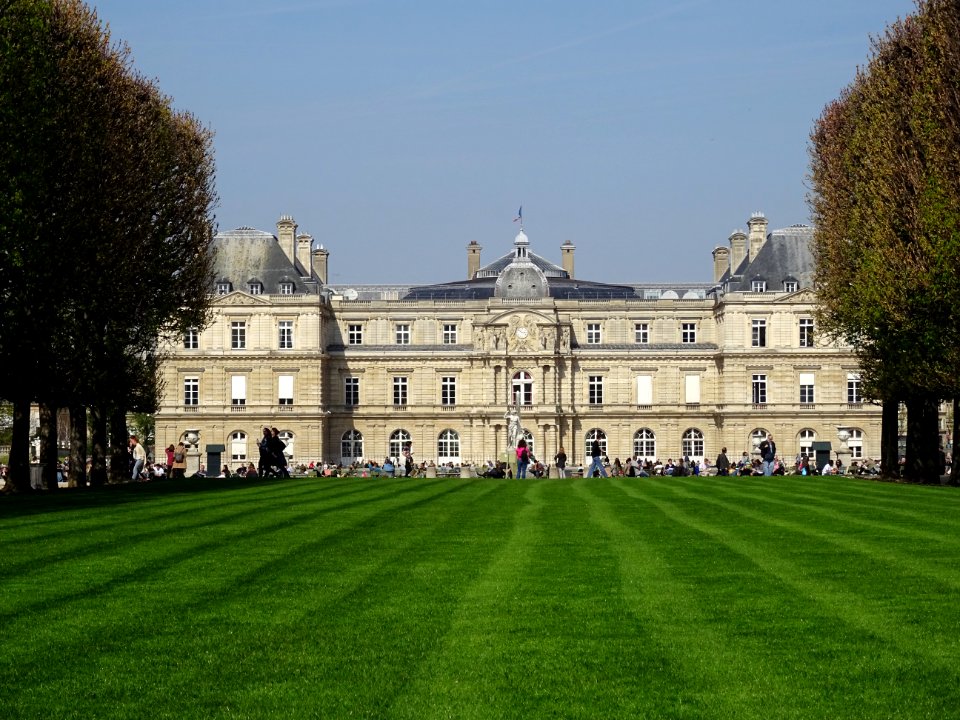 Palais du Luxembourg, dans le nord du jardin du Luxembourg… 