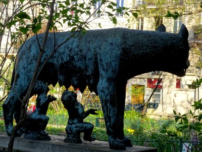 Statue de la Louve capitoline allaitant Romulus et Remus, … 