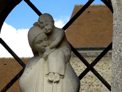 Vierge à l'enfant, mur d'enceinte de l'église Notre-Dame-d… 