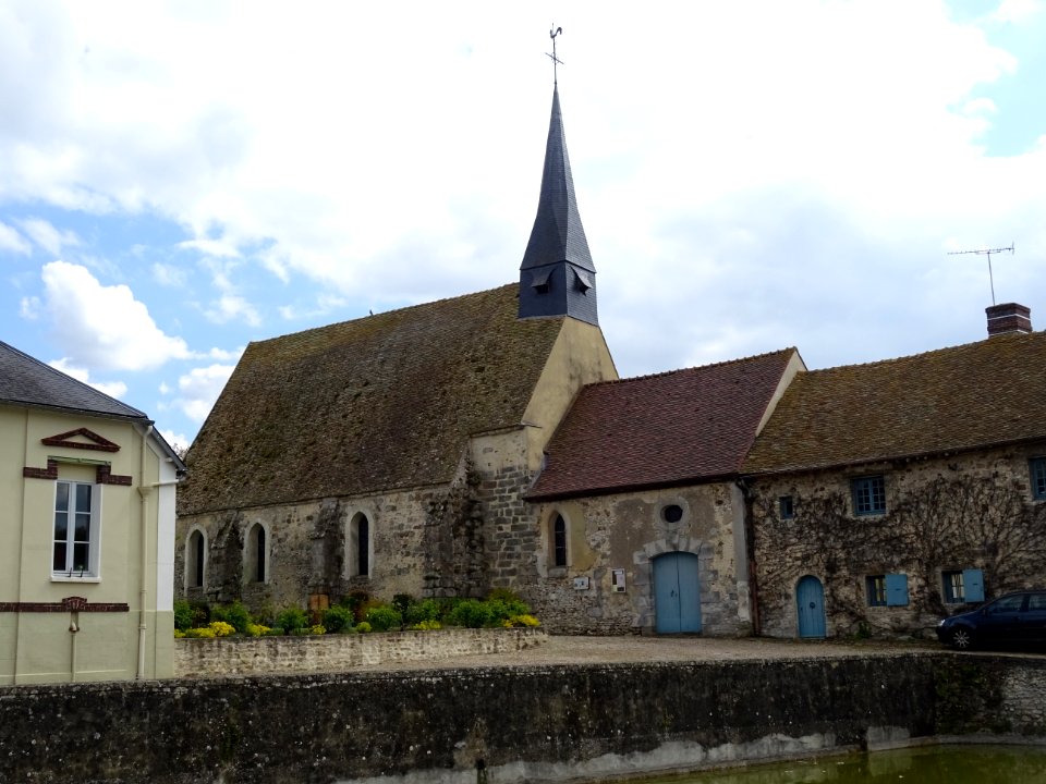 Eglise St Pierre, église romane du XIIème siècle, Gressey,… 