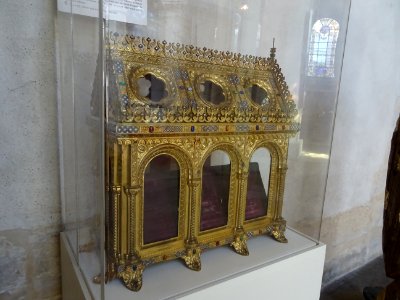 Reliques de Saint Magloire enfermées dans une châsse, égli… 