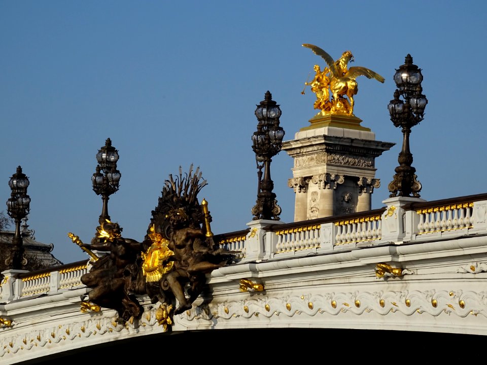 Pont Alexandre III, Nymphes de la Seine, par Georges Récip… 