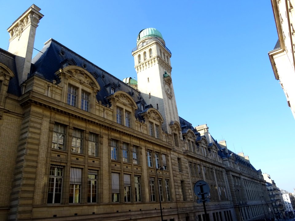 Tour à la coupole et à l'horloge, faisant partie de La Sor… 