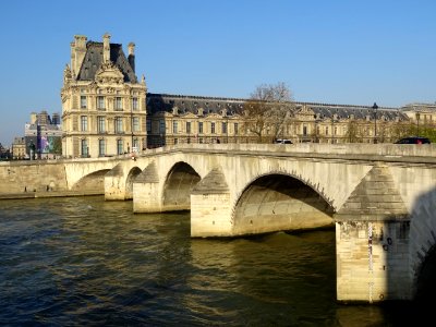 Le Pont Royal sur la Seine et l'Ecole du Louvre, Paris 