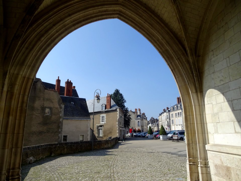 En sortant de la cathédrale Saint-Louis, Blois, Loir-et-Ch… 