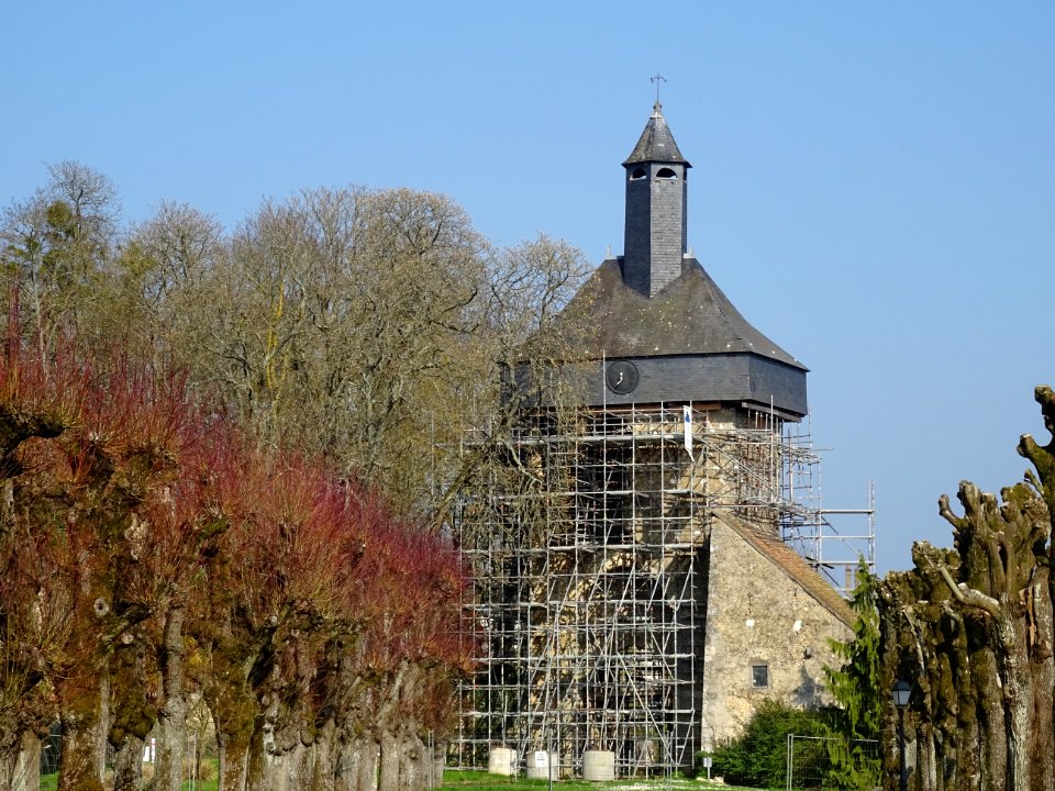 Tour de l'horloge en réfection, à Château-Renault, Indre-e… 