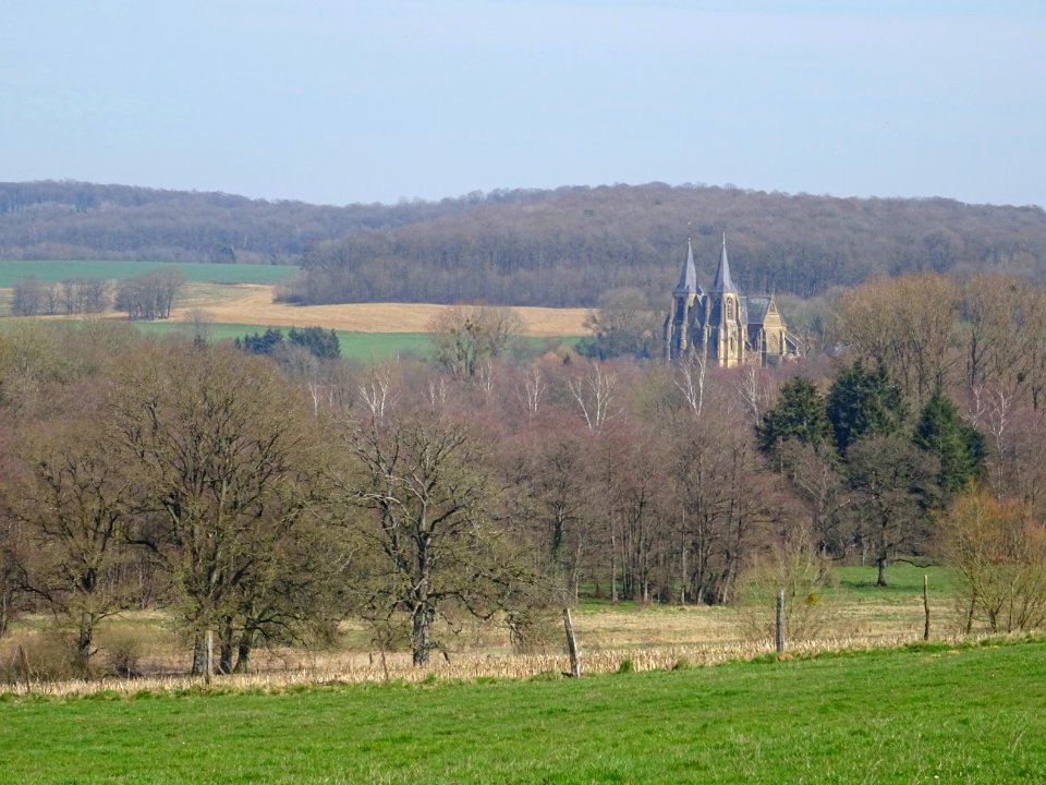 Première vision de la basilique Notre-Dame d'Avioth, Meuse… 