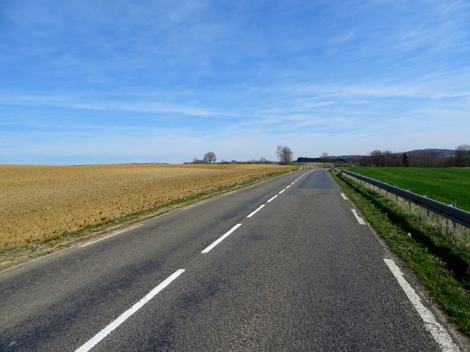 Sur la route entre Blagny et Linay, Ardennes 