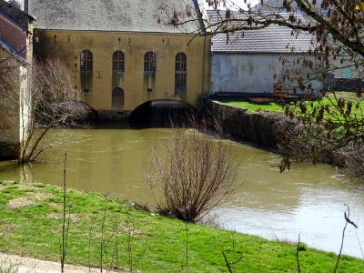 La Chiers passe sous les voûtes de ce bâtiment, Carignan, … 