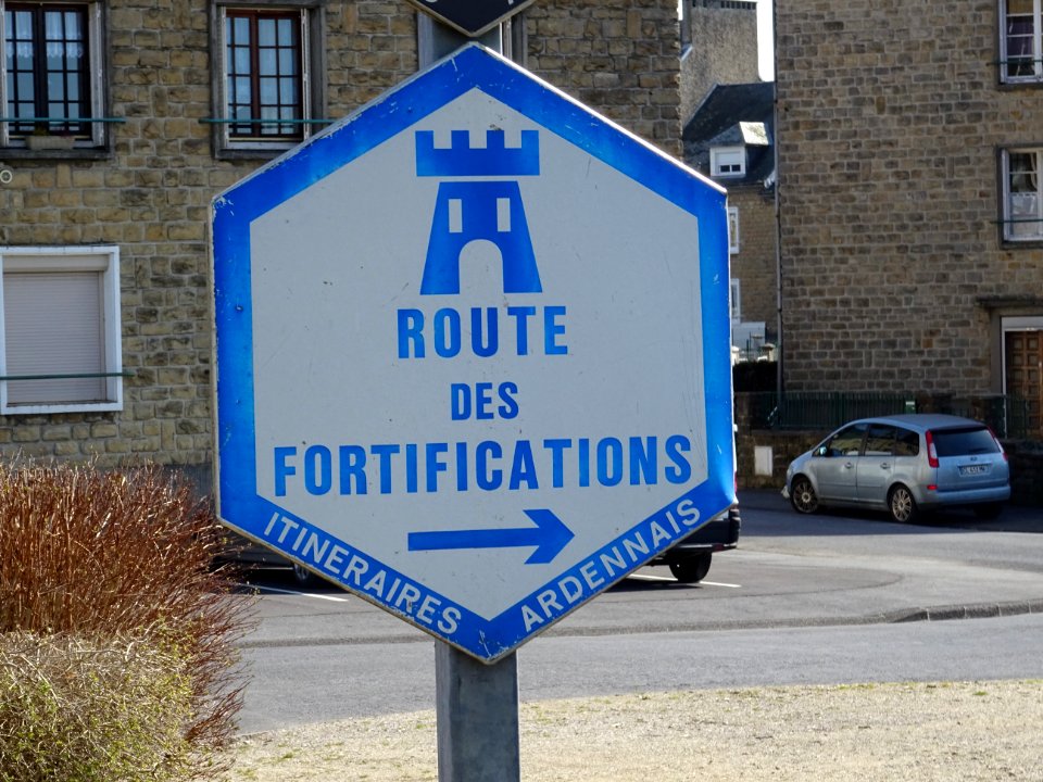 Panneau Route des Fortifications, Carignan, Ardennes 