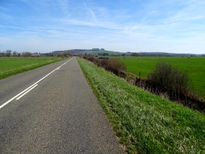 La longue ligne droite avant Carignan, Ardennes 