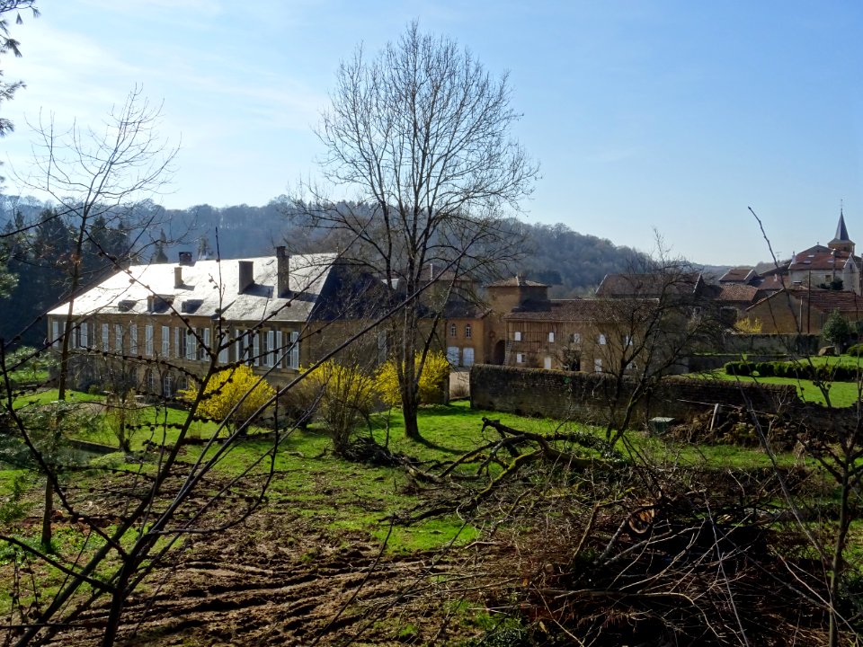 Depuis les jardins à l'arrière, vue vers le château de Mar… 