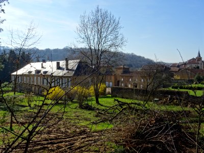 Depuis les jardins à l'arrière, vue vers le château de Mar… 
