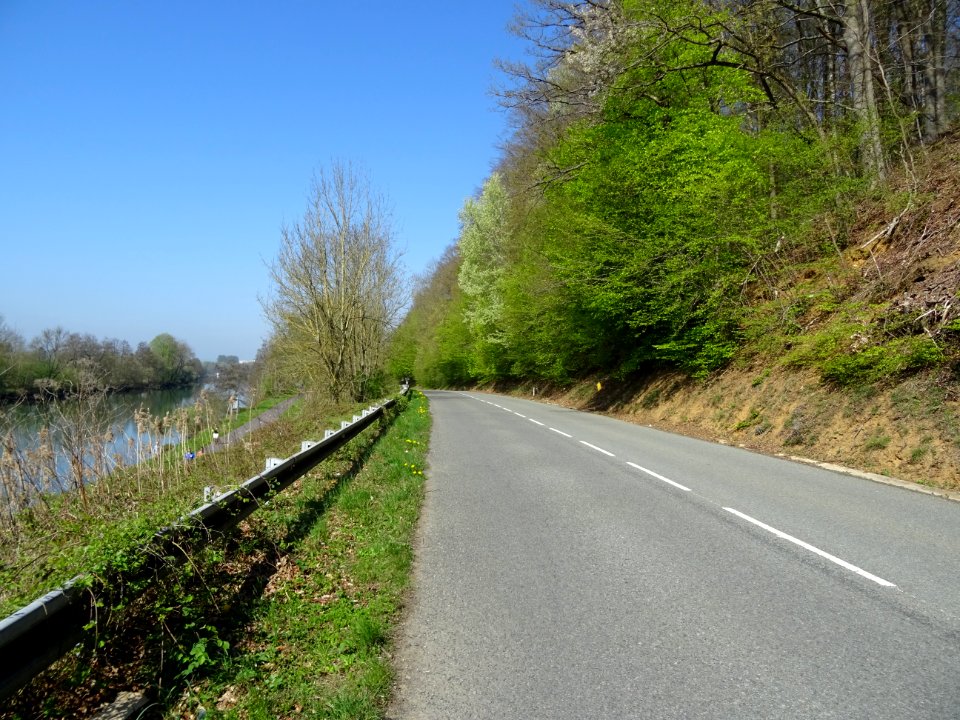 Le long de la Meuse entre Charleville-Mézières et Sedan, A… 