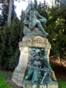 Statue de Jacques-Henri Bernardin de Saint-Pierre , écri… 