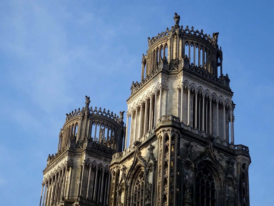 La tour nord de la Cathédrale Sainte-Croix d'Orléans, Orlé… 